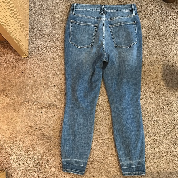 Good American Good Waist Crop Jeans - Picture 4 of 8